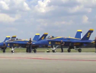 Ελιγμοί μαχητικών F-22, F-15E, A-10 και F-18 σε αγώνα επίδειξης! (βίντεο)